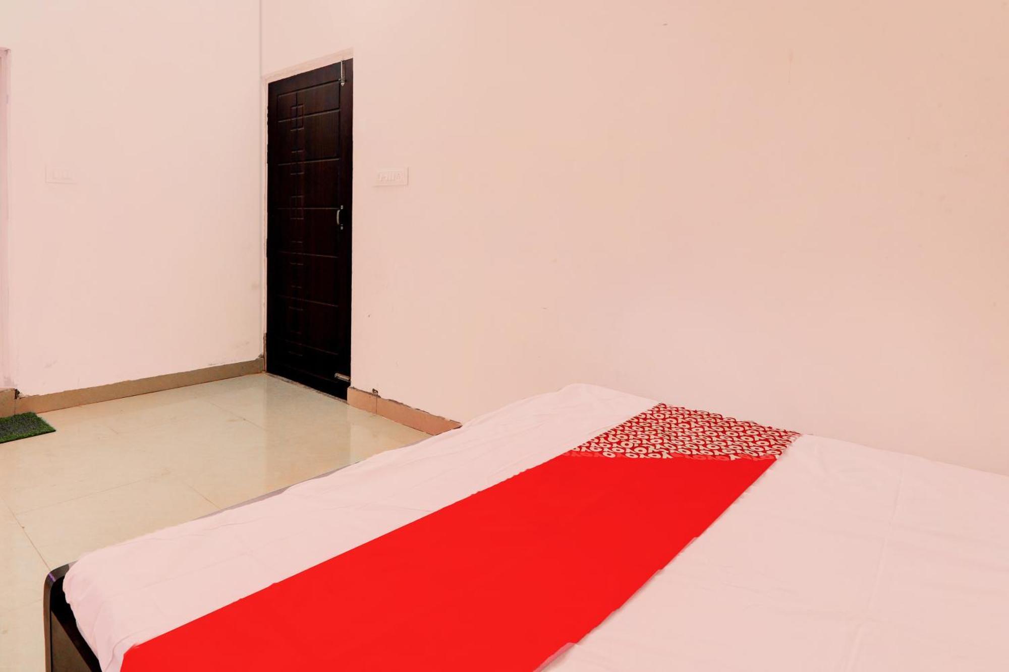 Oyo Flagship Shine Hotel Chinhat Eksteriør bilde